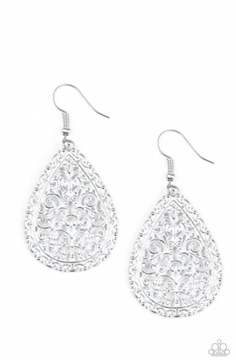 Indie Idol- White Earrings