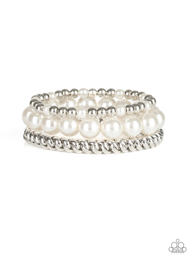 A Pearl-fect Ten- White Bracelet