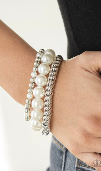 A Pearl-fect Ten- White Bracelet